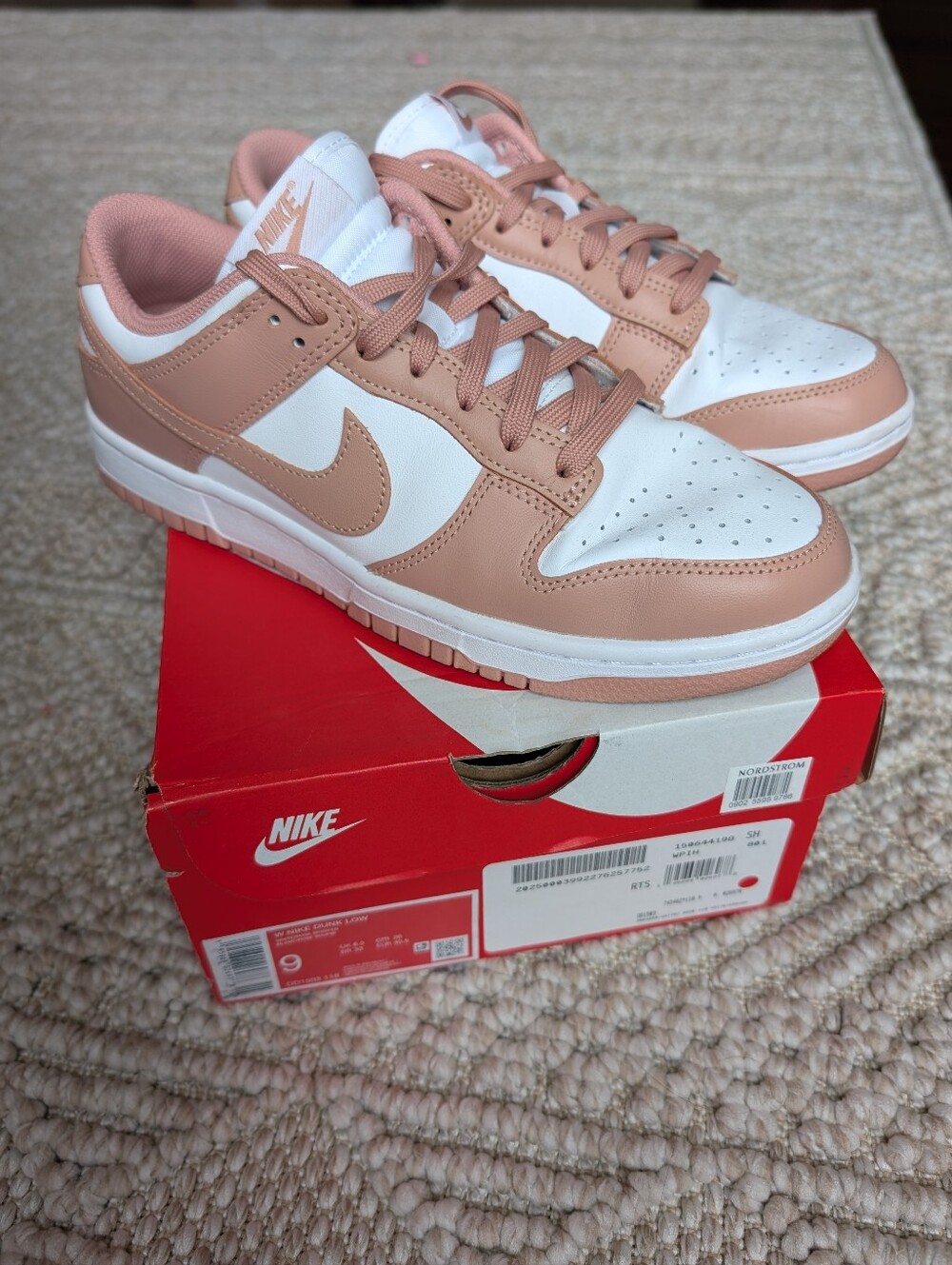 Nike Dunk Low - Picture 4 of 9